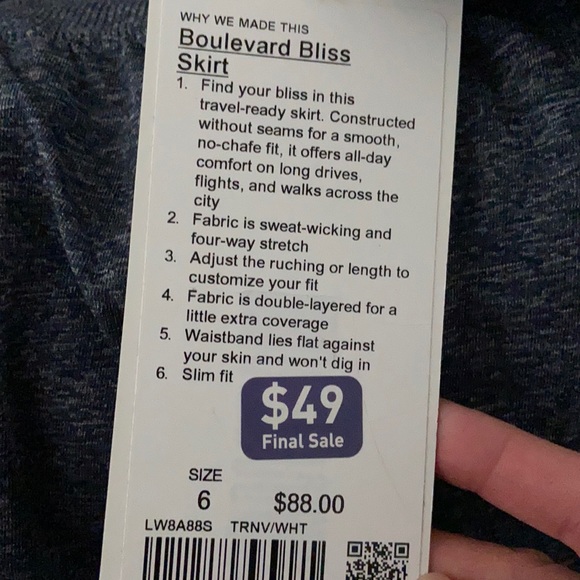 Lululemon Boulevard Bliss Skirt. BNWT. Size 6. - Picture 1 of 2